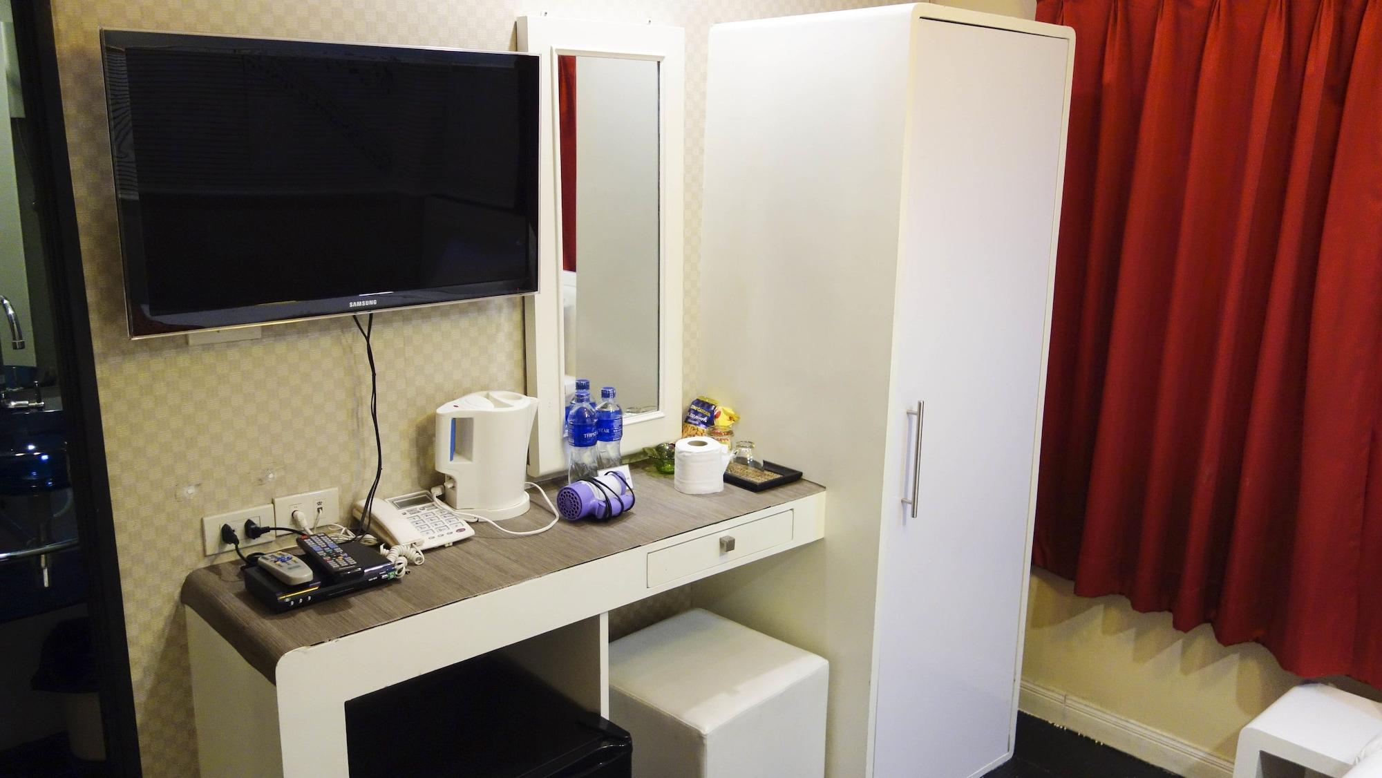 V30 Sukhumvit Hotell Bangkok Exteriör bild