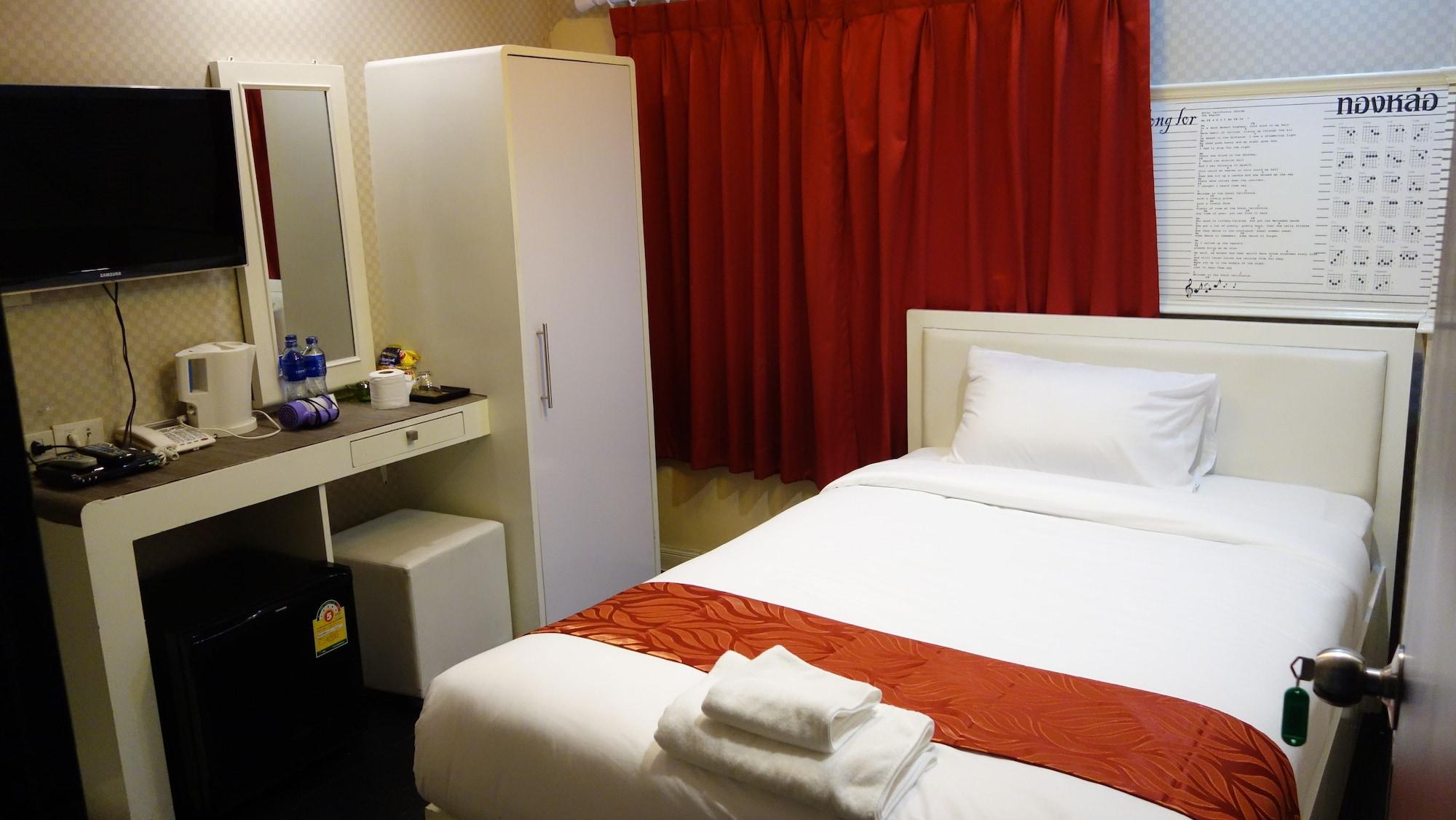 V30 Sukhumvit Hotell Bangkok Exteriör bild