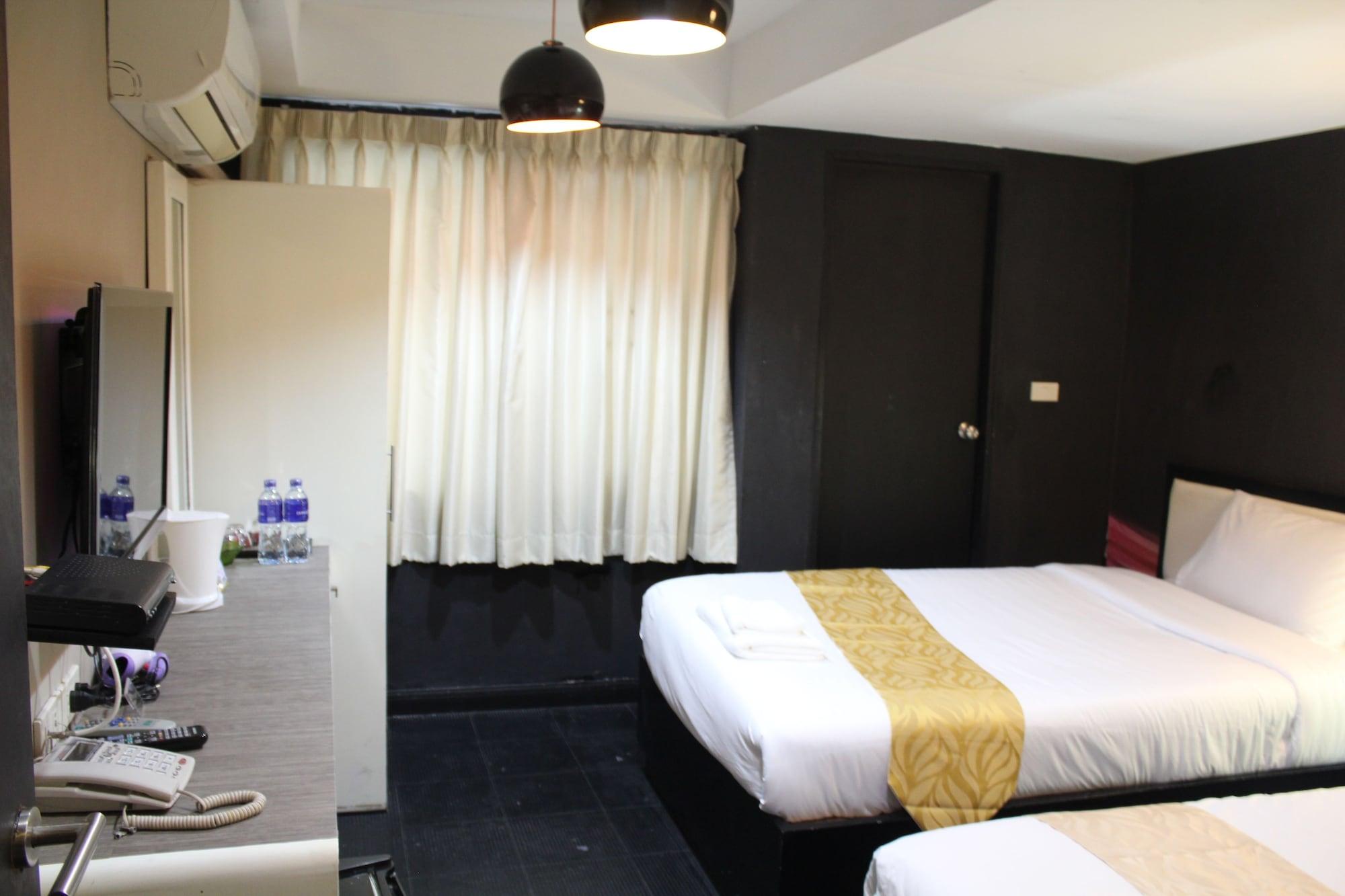 V30 Sukhumvit Hotell Bangkok Exteriör bild