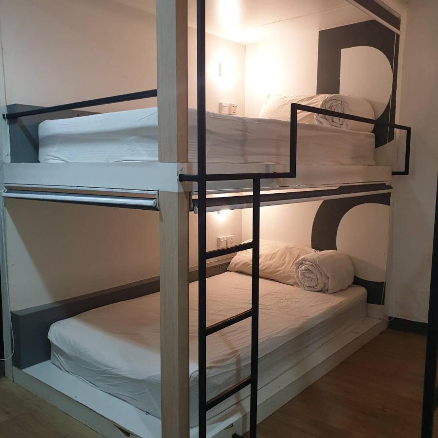 V30 Sukhumvit Hotell Bangkok Exteriör bild