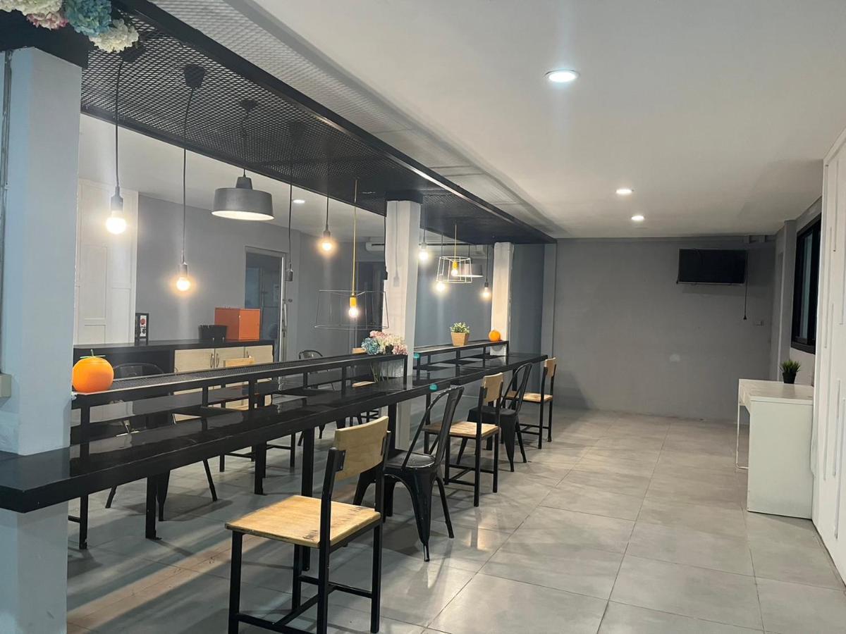 V30 Sukhumvit Hotell Bangkok Exteriör bild
