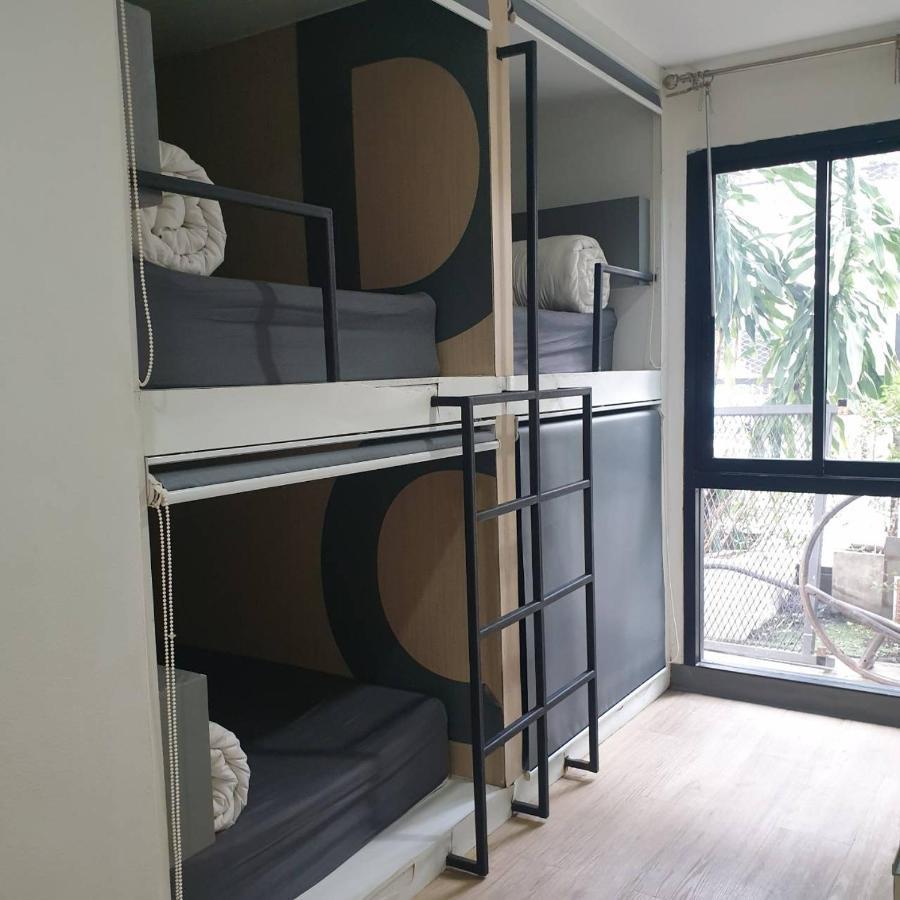 V30 Sukhumvit Hotell Bangkok Exteriör bild