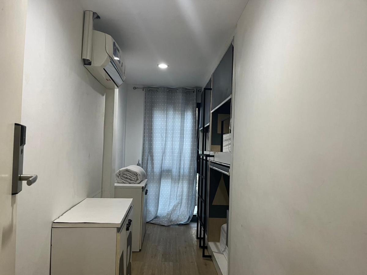 V30 Sukhumvit Hotell Bangkok Exteriör bild