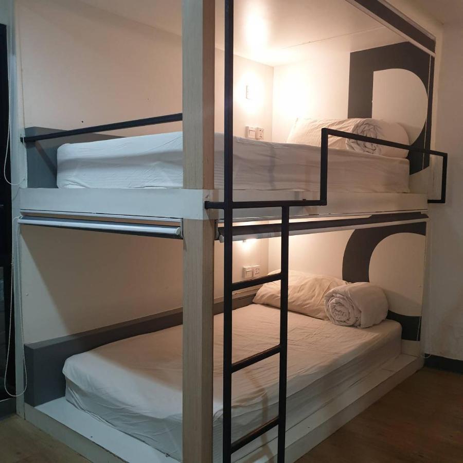 V30 Sukhumvit Hotell Bangkok Exteriör bild