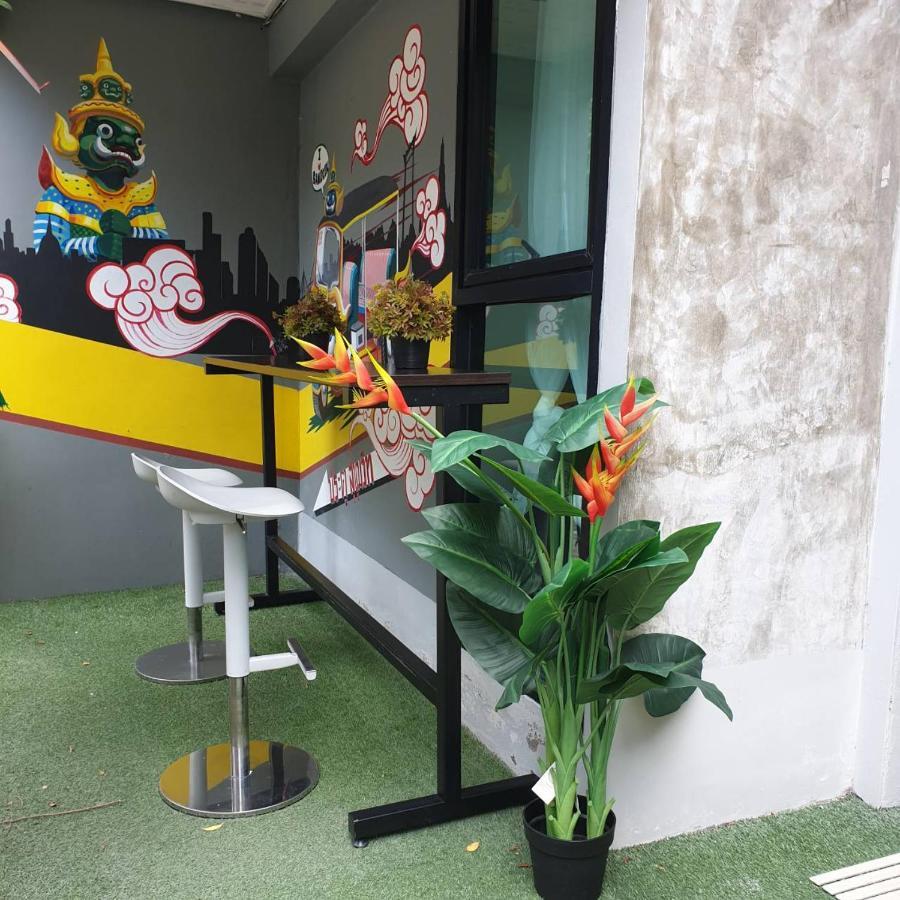 V30 Sukhumvit Hotell Bangkok Exteriör bild