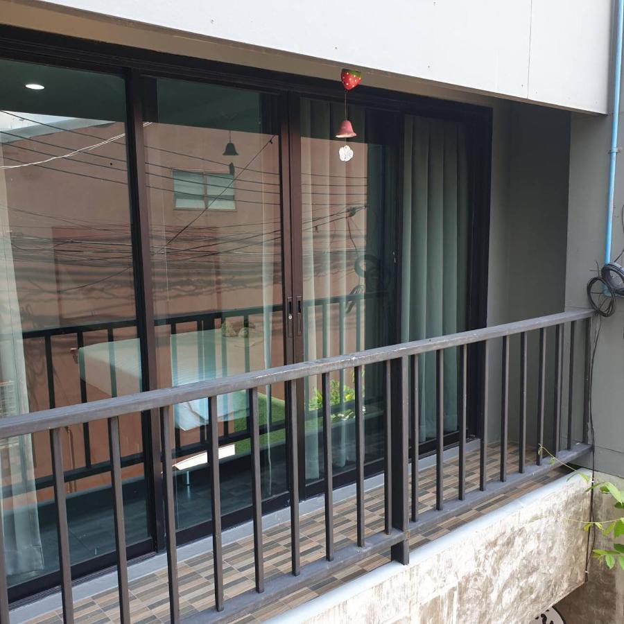 V30 Sukhumvit Hotell Bangkok Exteriör bild