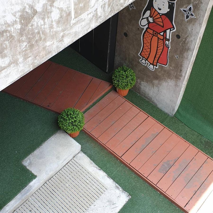 V30 Sukhumvit Hotell Bangkok Exteriör bild
