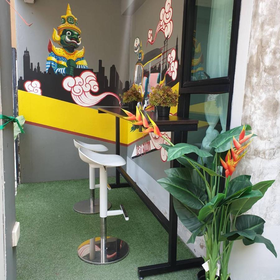 V30 Sukhumvit Hotell Bangkok Exteriör bild