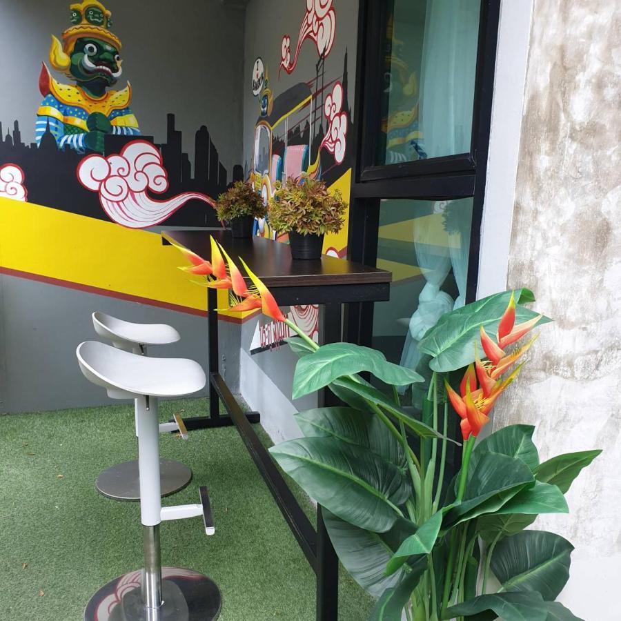 V30 Sukhumvit Hotell Bangkok Exteriör bild