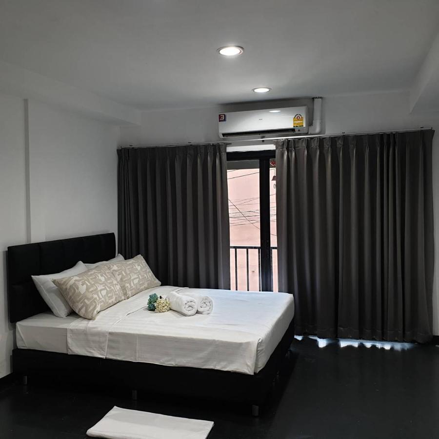 V30 Sukhumvit Hotell Bangkok Exteriör bild