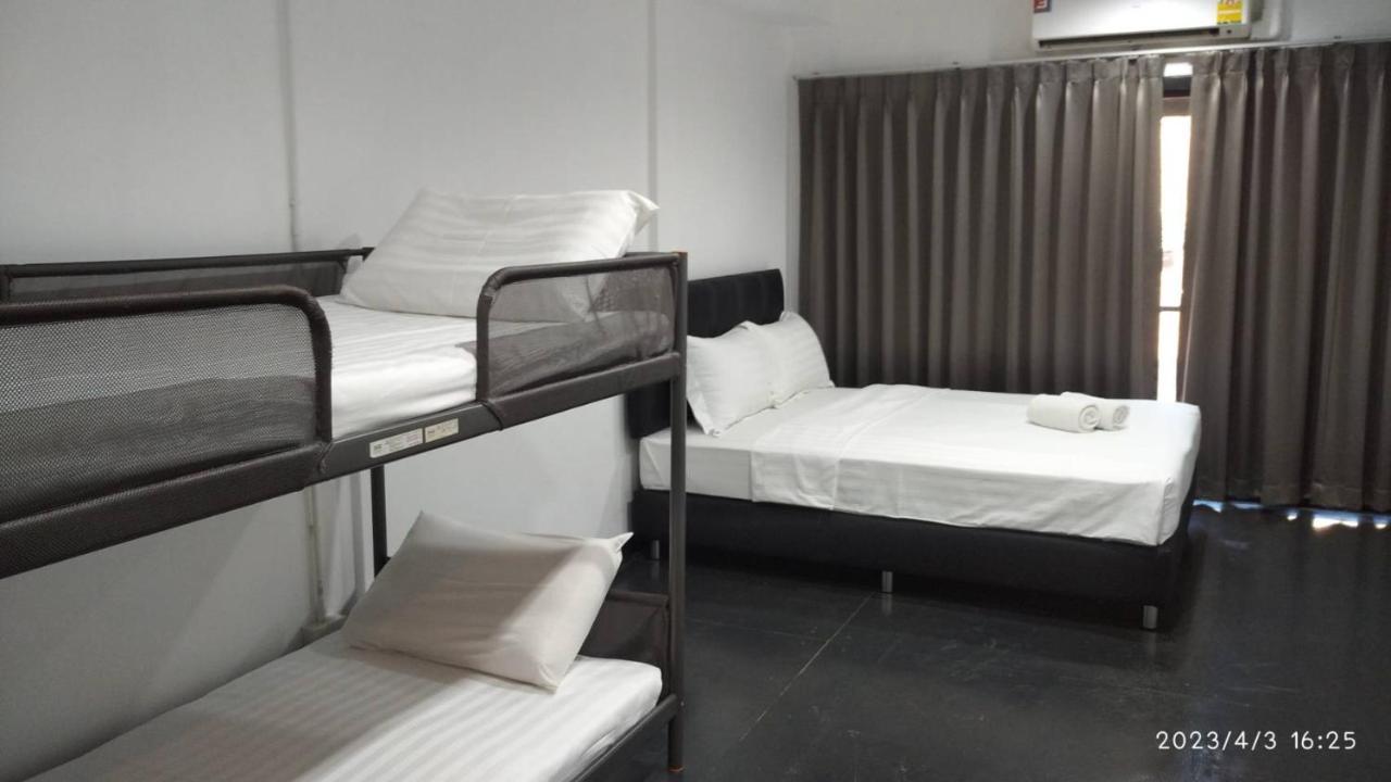 V30 Sukhumvit Hotell Bangkok Exteriör bild