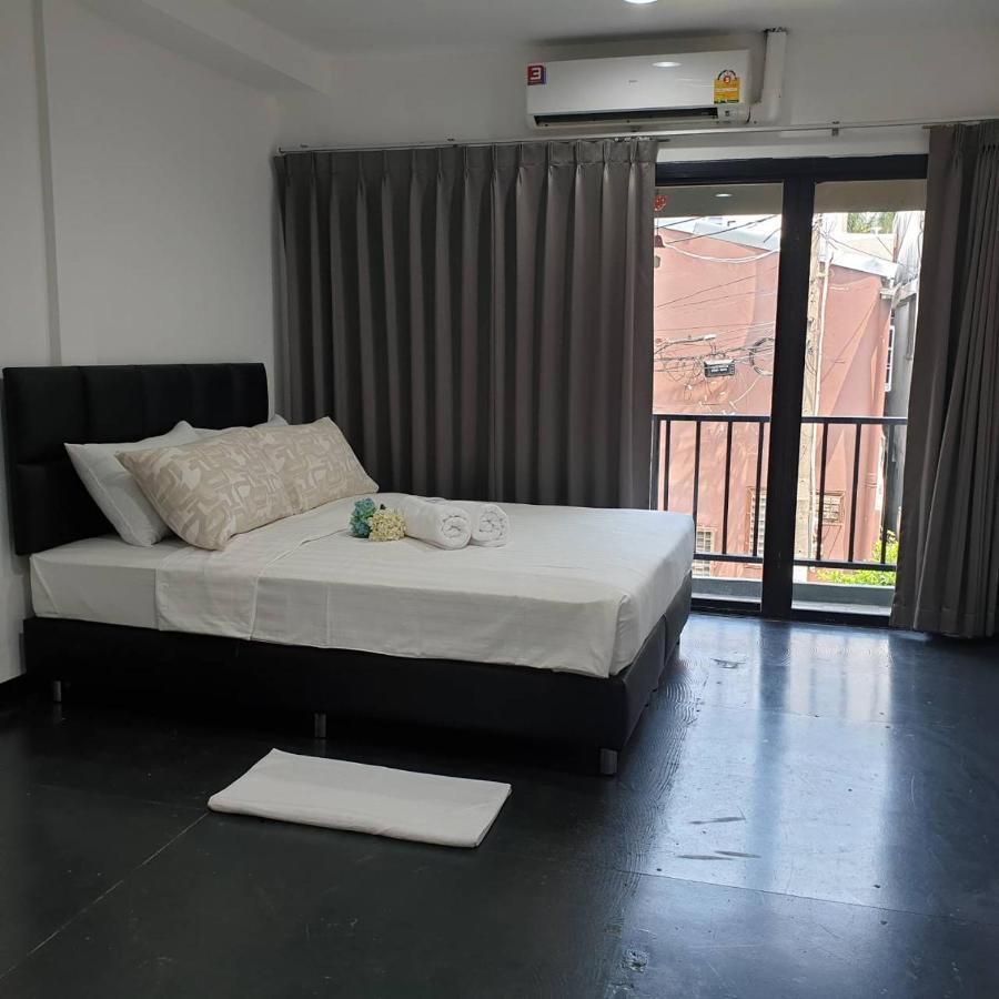 V30 Sukhumvit Hotell Bangkok Exteriör bild