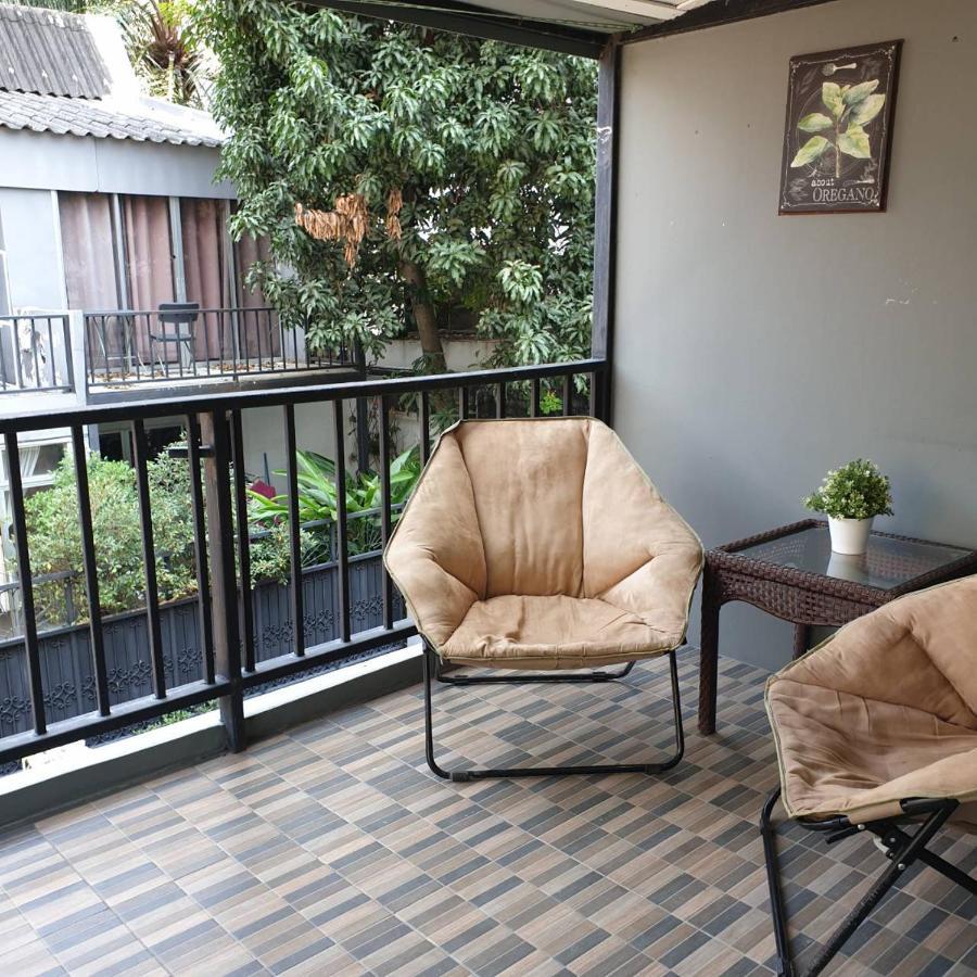 V30 Sukhumvit Hotell Bangkok Exteriör bild