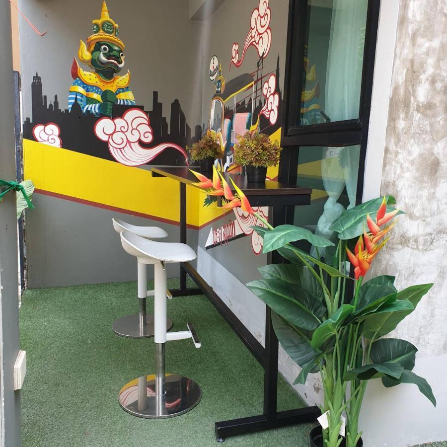 V30 Sukhumvit Hotell Bangkok Exteriör bild