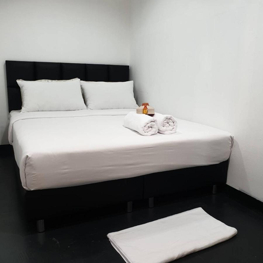 V30 Sukhumvit Hotell Bangkok Exteriör bild