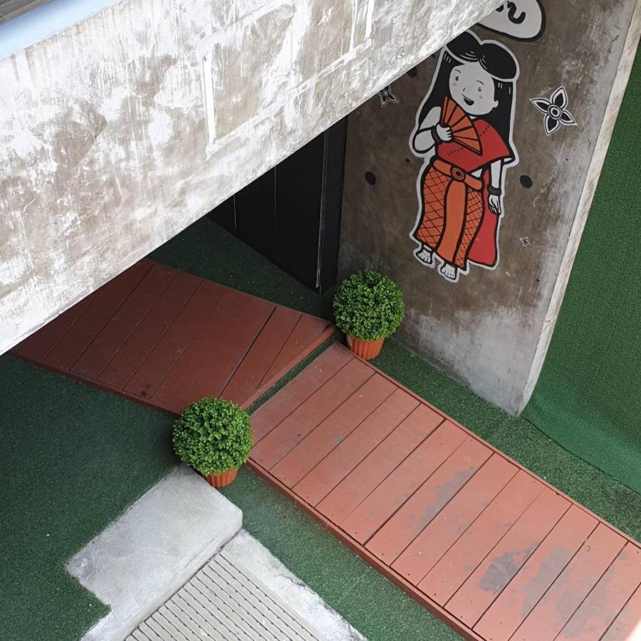 V30 Sukhumvit Hotell Bangkok Exteriör bild