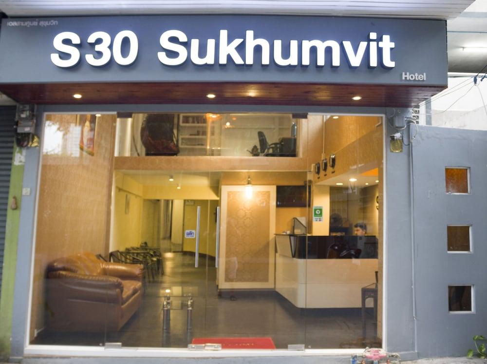 V30 Sukhumvit Hotell Bangkok Exteriör bild
