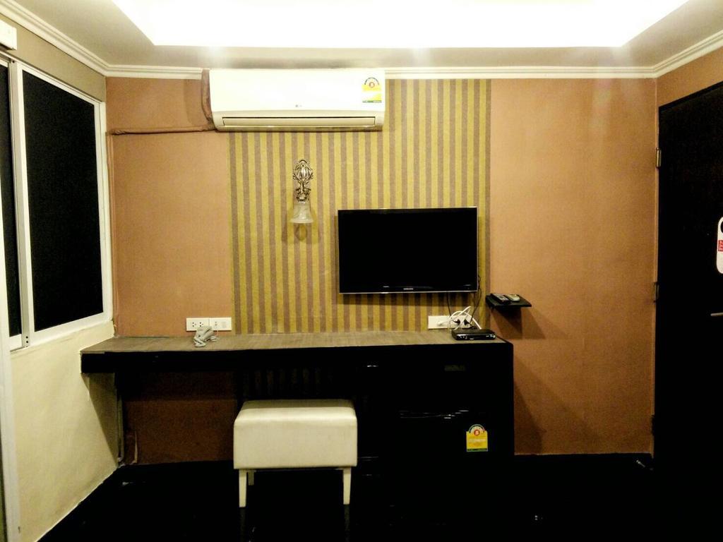 V30 Sukhumvit Hotell Bangkok Exteriör bild