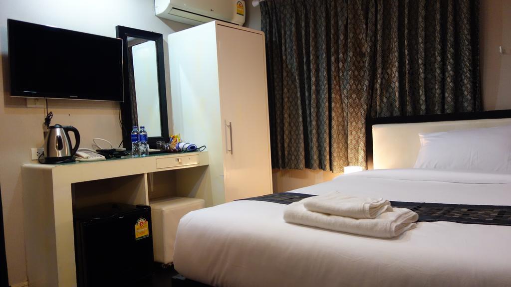 V30 Sukhumvit Hotell Bangkok Exteriör bild