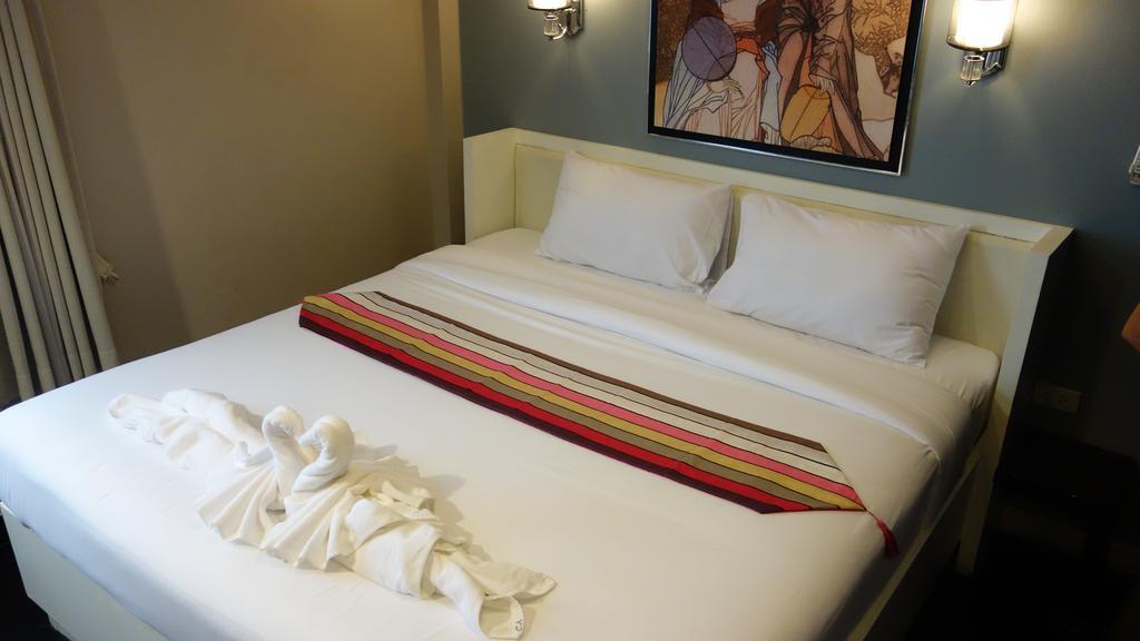V30 Sukhumvit Hotell Bangkok Exteriör bild