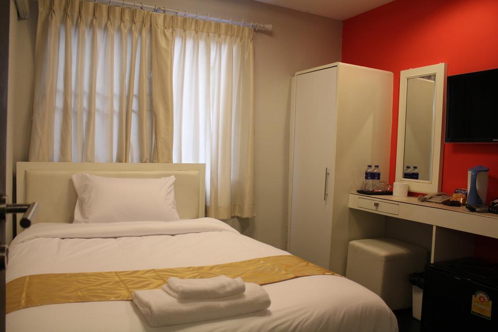 V30 Sukhumvit Hotell Bangkok Exteriör bild