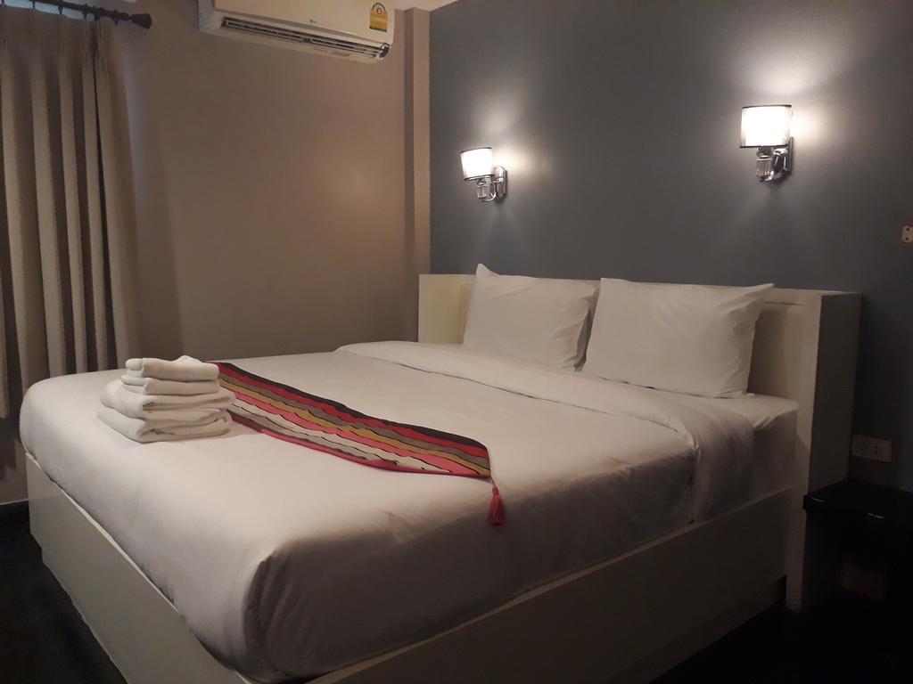 V30 Sukhumvit Hotell Bangkok Exteriör bild