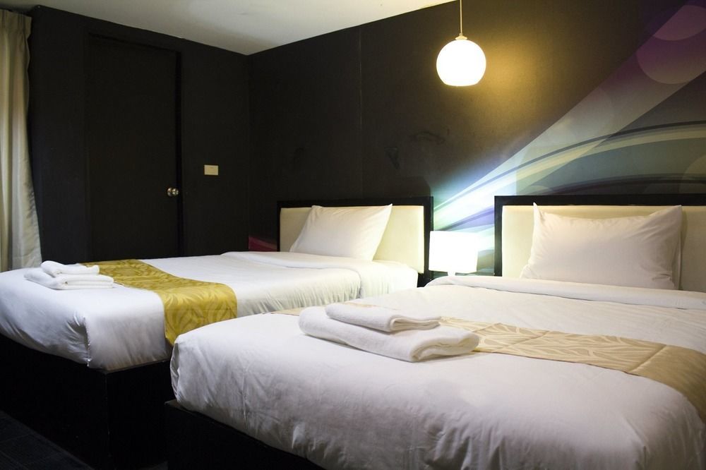 V30 Sukhumvit Hotell Bangkok Exteriör bild